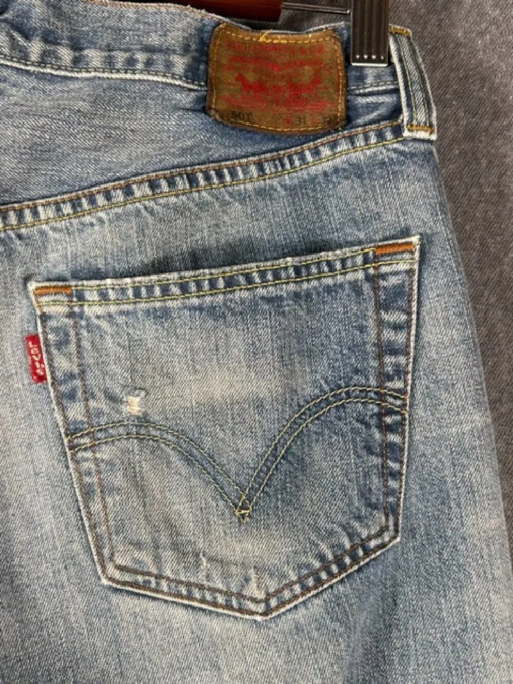 Levi's 501 Straight Leg Button Fly Unisex Sz 31x32 Y2K Distressed Red Inner